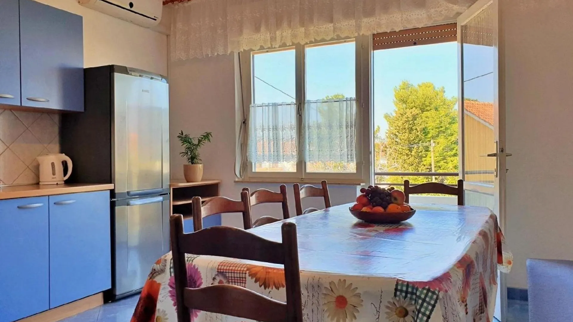 Apartment Jakominic - Balkon, Gartenblick Silo