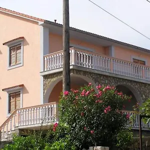 Apartment Petrovic, Šilo