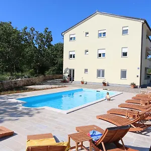 Apartment Bellator, Šilo