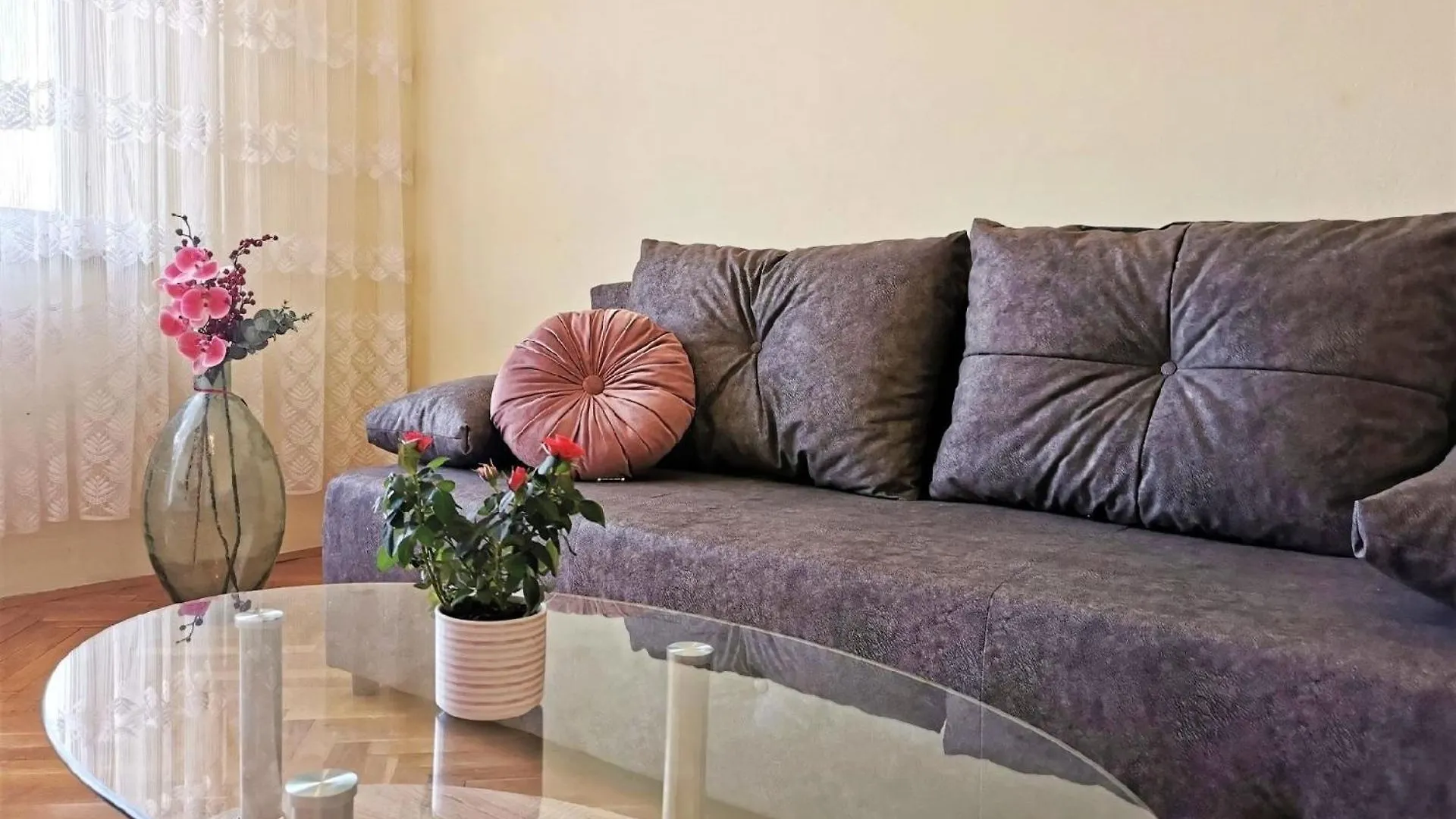 Apartment Jakominic - Balkon, Gartenblick Šilo